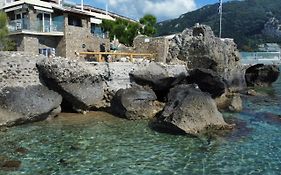 Black Rocks Family, Luxury Seafront Beach Maisonette