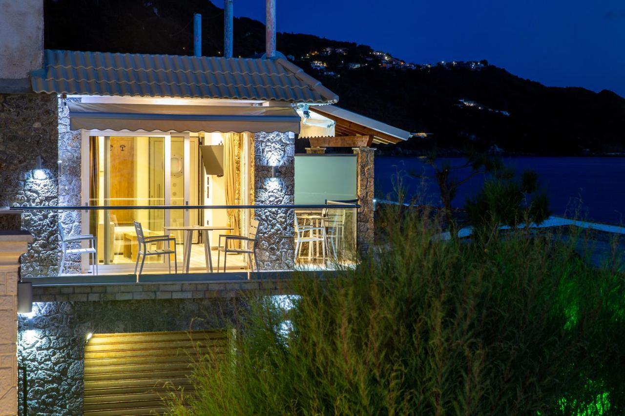 Black Rocks Family, Luxury Seafront Beach Maisonette Άγιος Γόρδιος Εξωτερικό φωτογραφία