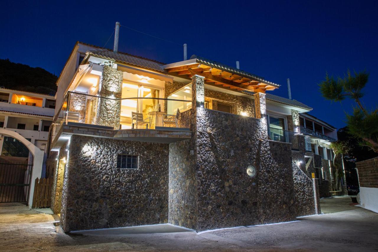 Black Rocks Family, Luxury Seafront Beach Maisonette Άγιος Γόρδιος Εξωτερικό φωτογραφία