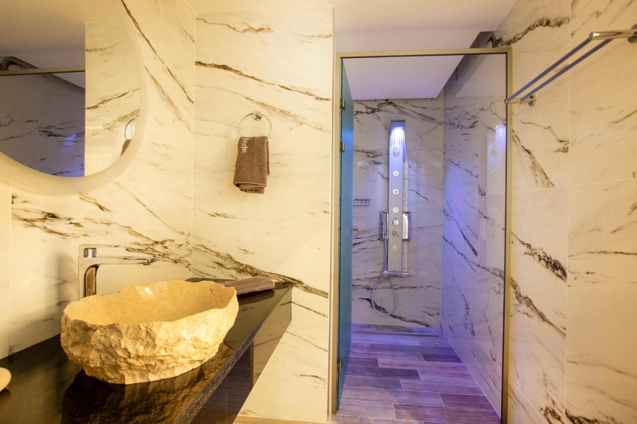 Black Rocks Family, Luxury Seafront Beach Maisonette Άγιος Γόρδιος Εξωτερικό φωτογραφία