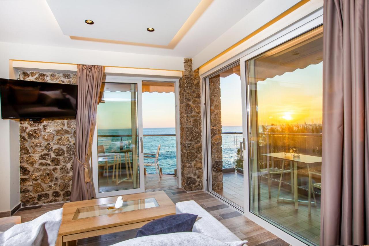 Black Rocks Family, Luxury Seafront Beach Maisonette Άγιος Γόρδιος Εξωτερικό φωτογραφία